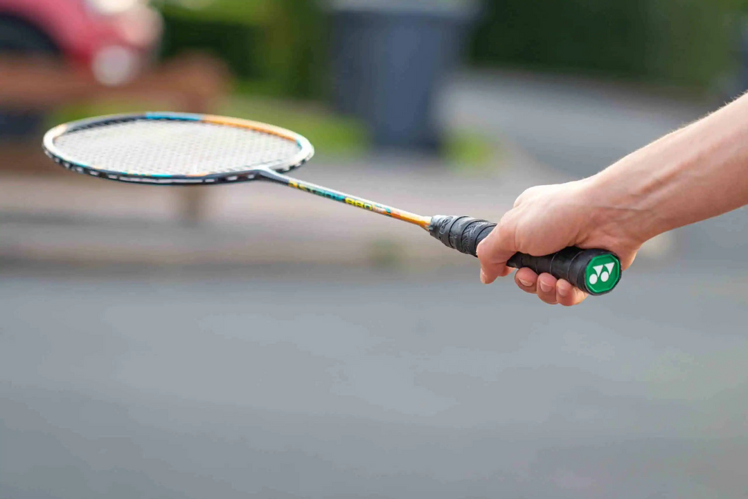 HOW TO HOLD A BADMINTON RACKET?