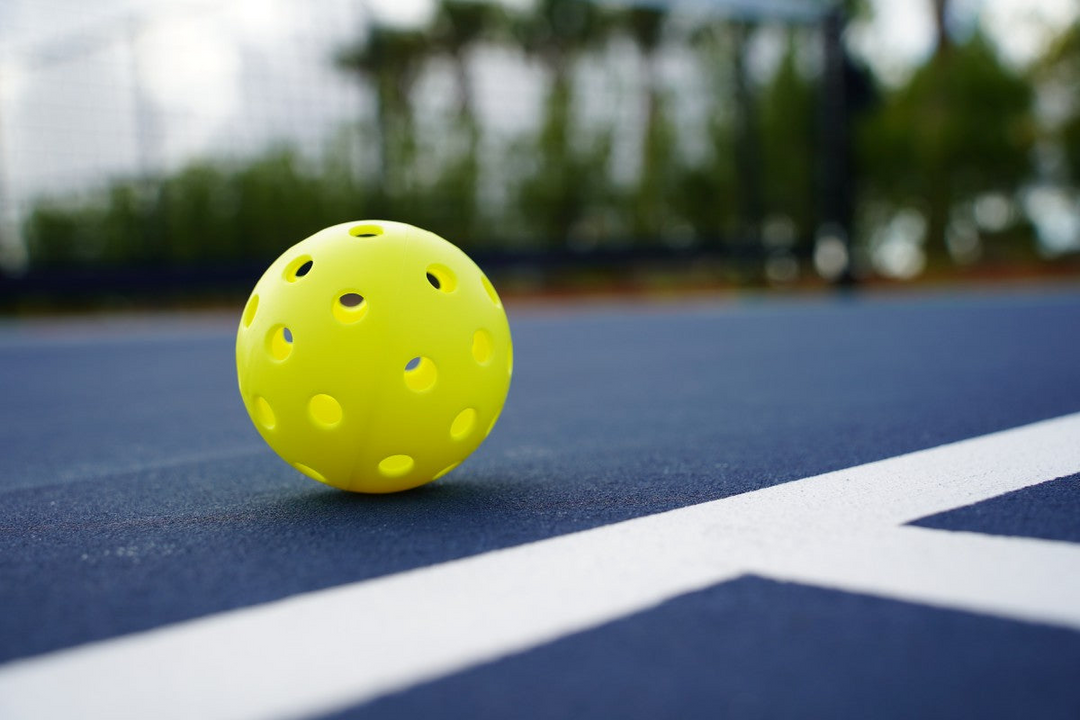 WHAT IS THE DIFFERENCE BETWEEN 26-HOLE AND 40-HOLE PICKLEBALLS?