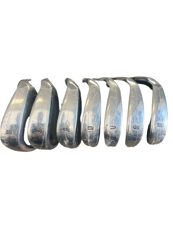 CLEARANCE SALE DUNLOP MEN'S GOLF SET 513793（4 wood, 7 iron No Rod Bag）