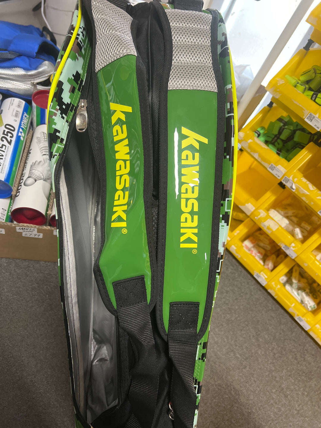 Kawasaki KBB-8637-287 6 Racquet Badminton Bag – alternate product view