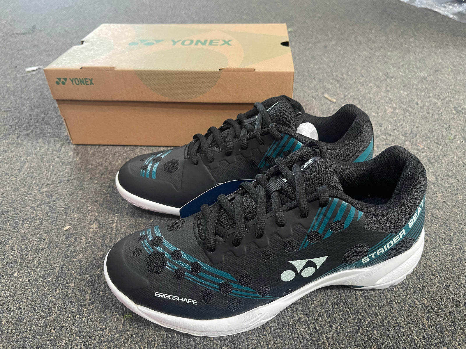 YONEX Power Cushion Strider Beat SHBSB1EX Black/White badminton shoes