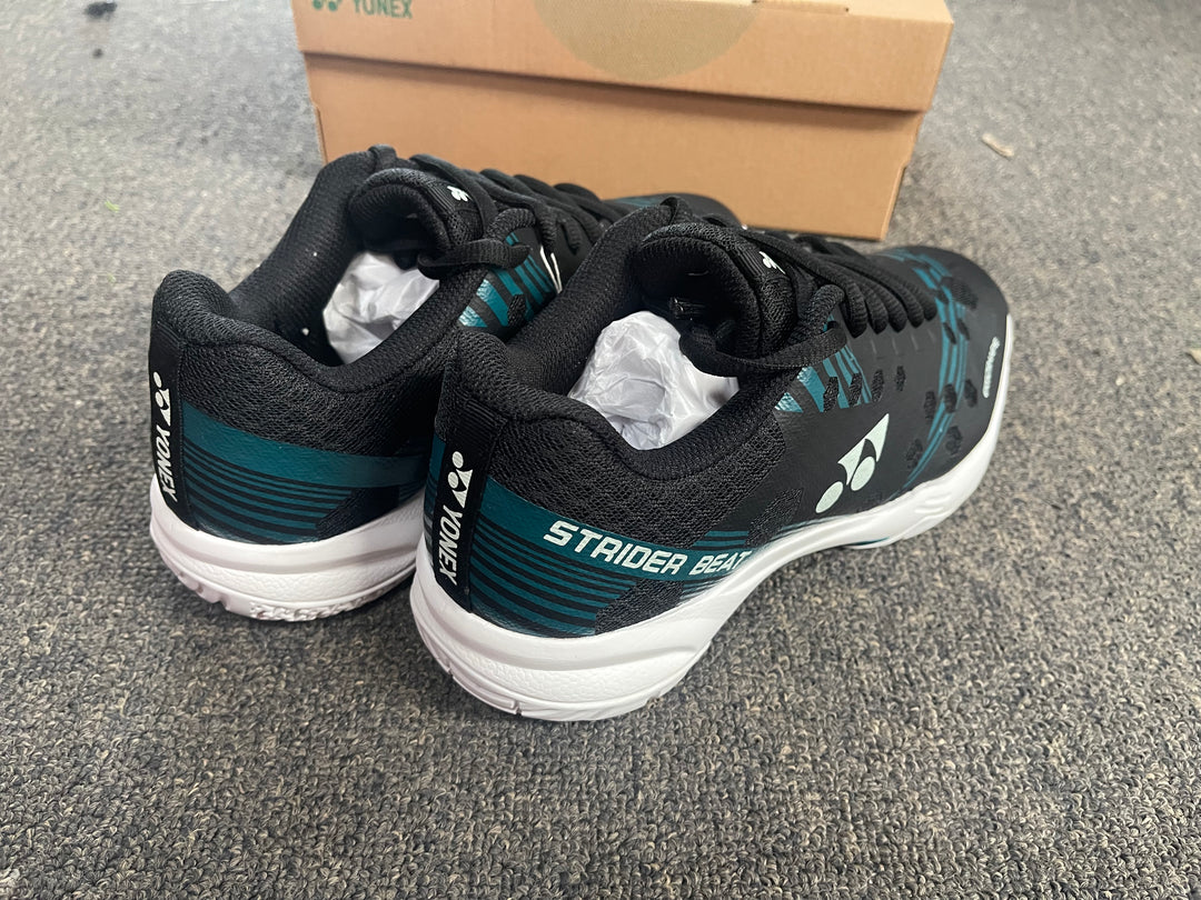 YONEX Power Cushion Strider Beat SHBSB1EX Black/White badminton shoes